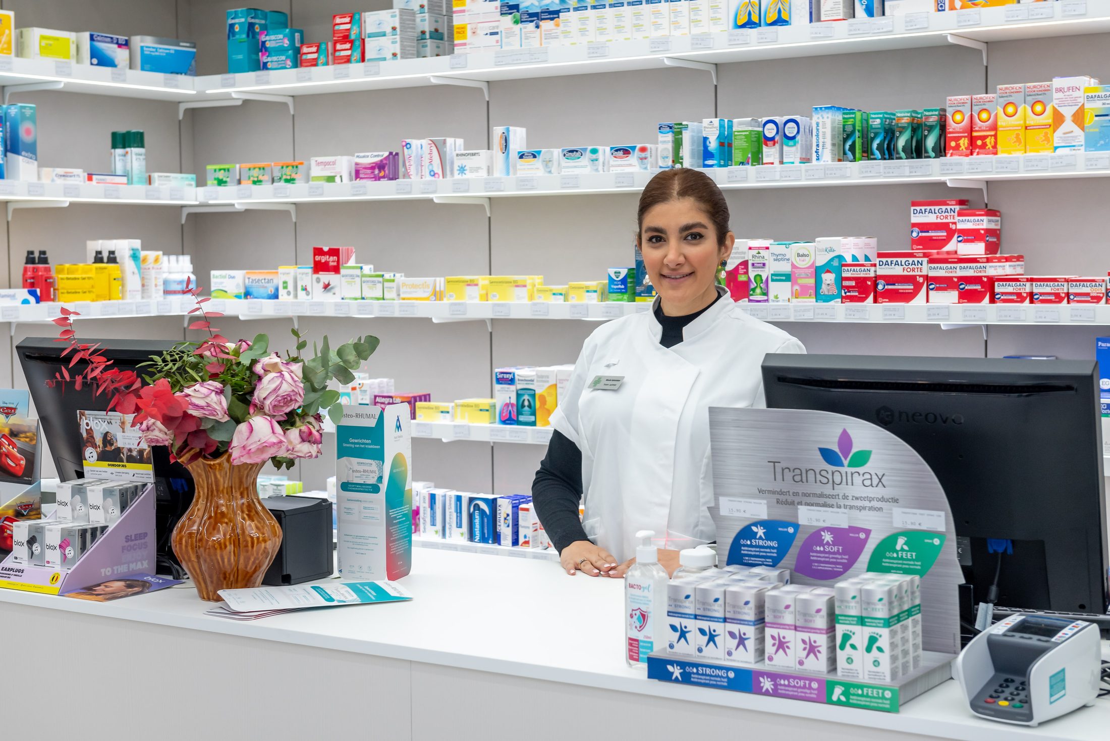 Pharmacist at the LotusFarma counter
